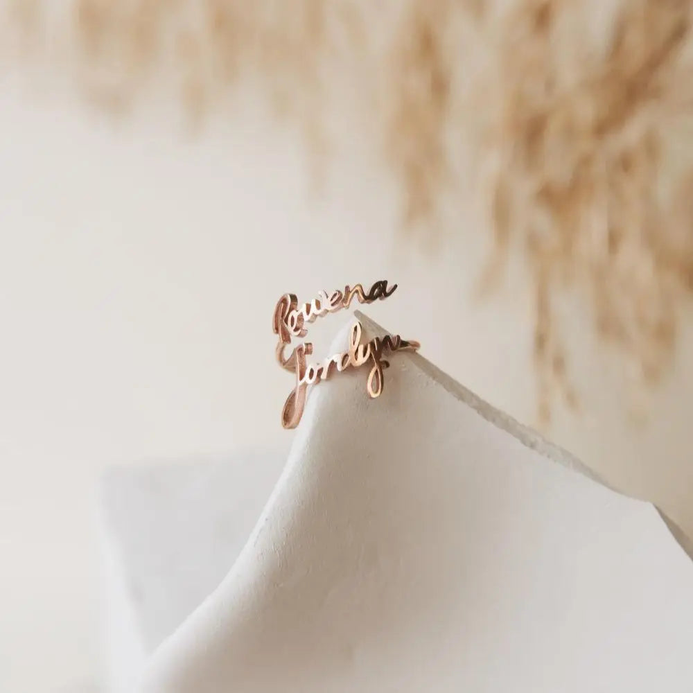 Anel Nomes entre Laços – Personalize com até Dois Nomes