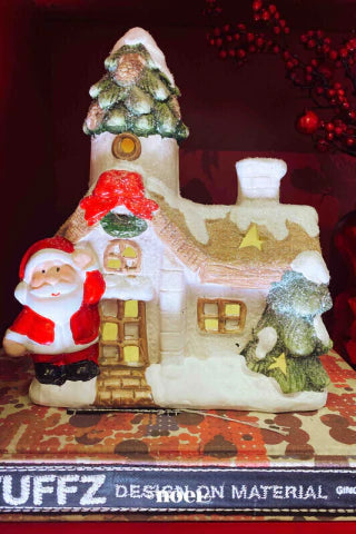 Casinha nevada c/ Papai Noel c/ led nude/branco - 25cm