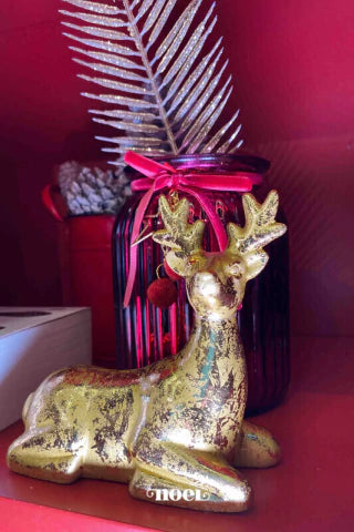 Rena decorativa deitada resina dourado - 12cm