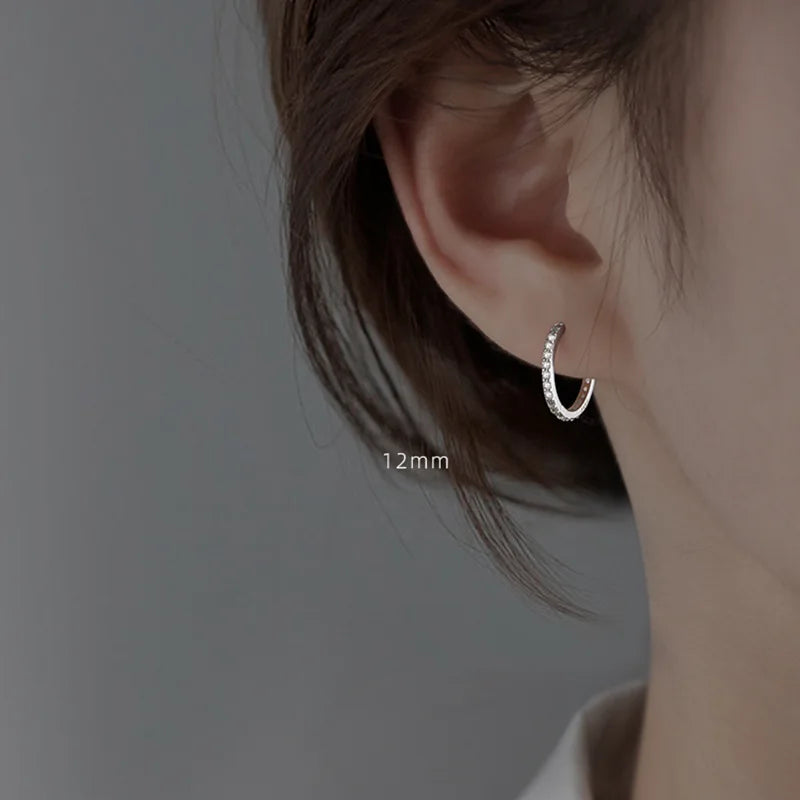 Brinco Argola com brilhantes em Zircônia - Em prata s925