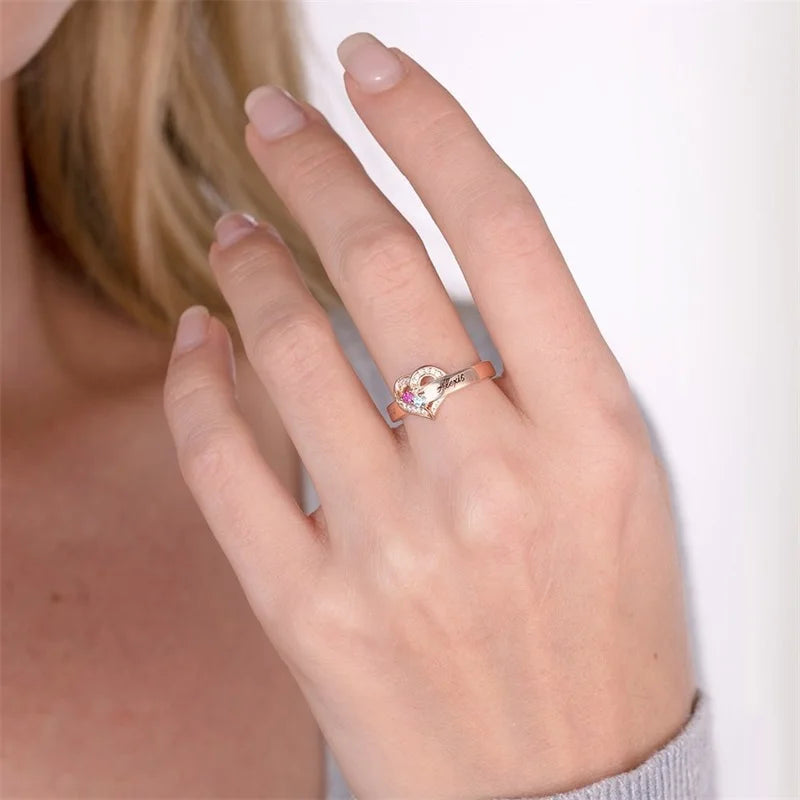 Anel Dois Corações – Personalize com Nomes e Pedras do Mês