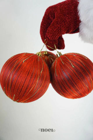 Bola decorada Natal fita vermelha c/ detalhes dourado - 10cm c/3