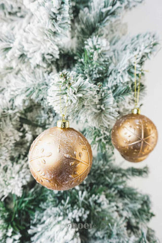 Bola decorada Natal c/ flocos de neve dourado fosco/branco - 8cm c/3