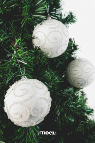 Bola decorada Natal arabesco branco - 10cm c/3